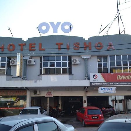 Oyo 89737 Hotel Tishoa Kampong Batu Tiga Екстер'єр фото